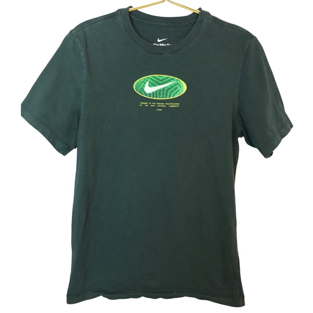 The Nike Tee Score Soccer Graphic T-Shirt Mens S Green